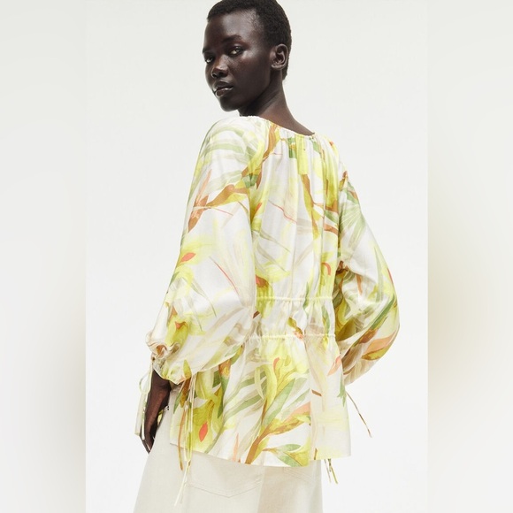 H&M Tropical Floral Drawstring Blouse NWT Size M - Picture 12 of 12